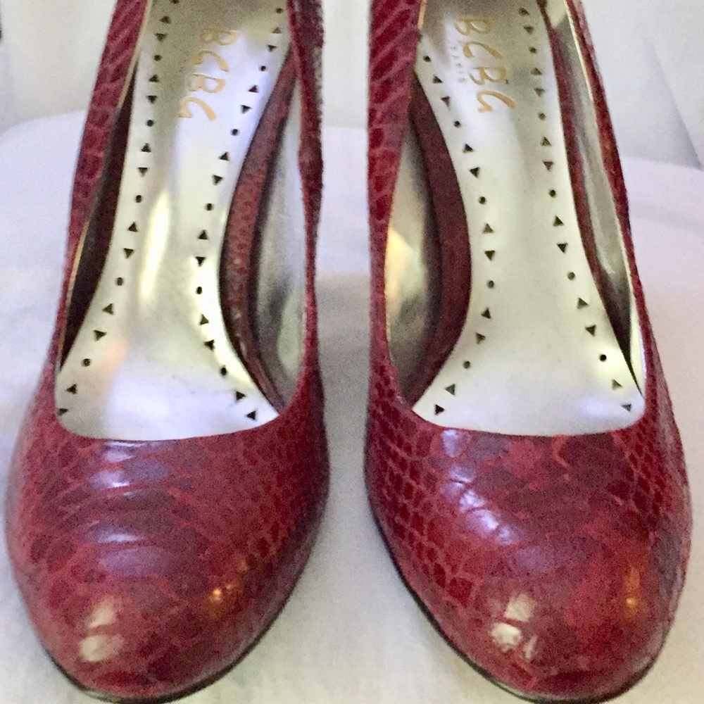 BCBG BURGANDY SNAKESKIN HEELS